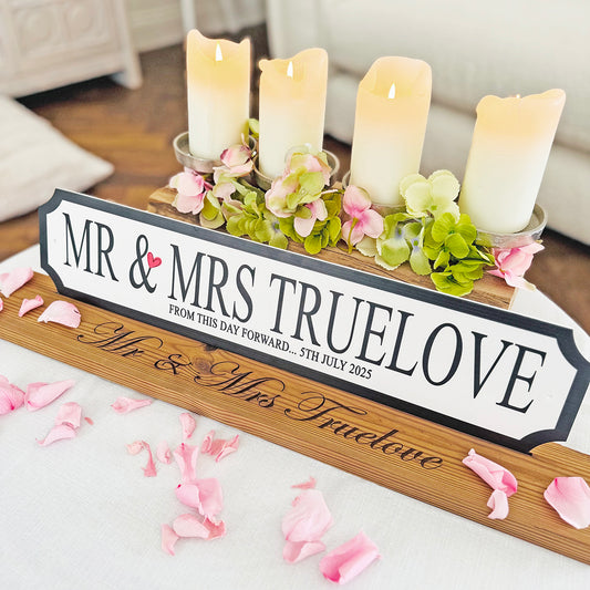 Luxury Engraved Wooden Street Sign Display Stand