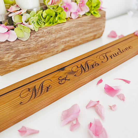 Luxury Engraved Wooden Street Sign Display Stand