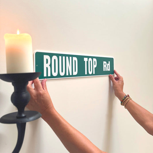 'Round top Rd' USA Street Sign