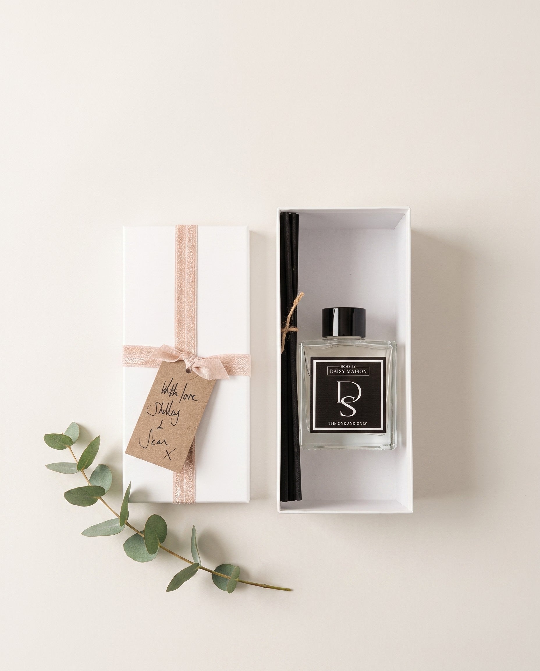 Personalised reed diffuser gift set, open and closed gift boxes