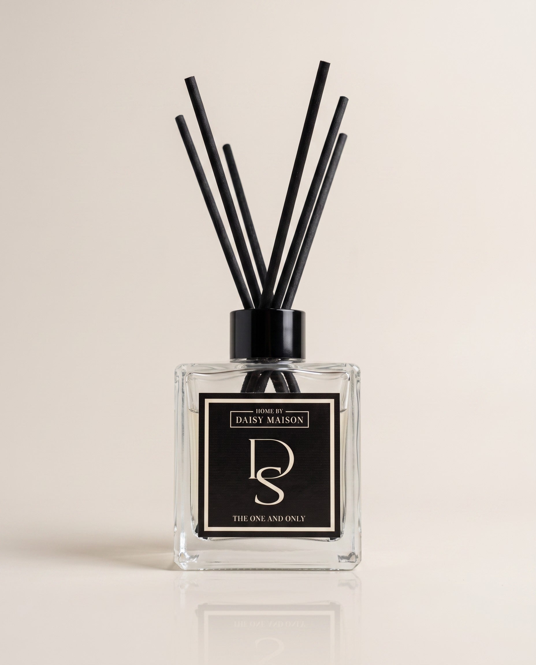 Daisy Maison personalised reed diffuser, front view